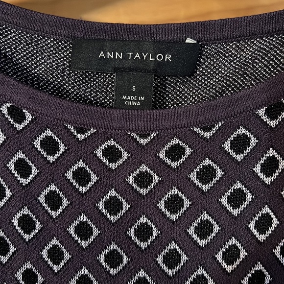 5/20 💕SALE Like New Ann Taylor Tank Small - Picture 2 of 3